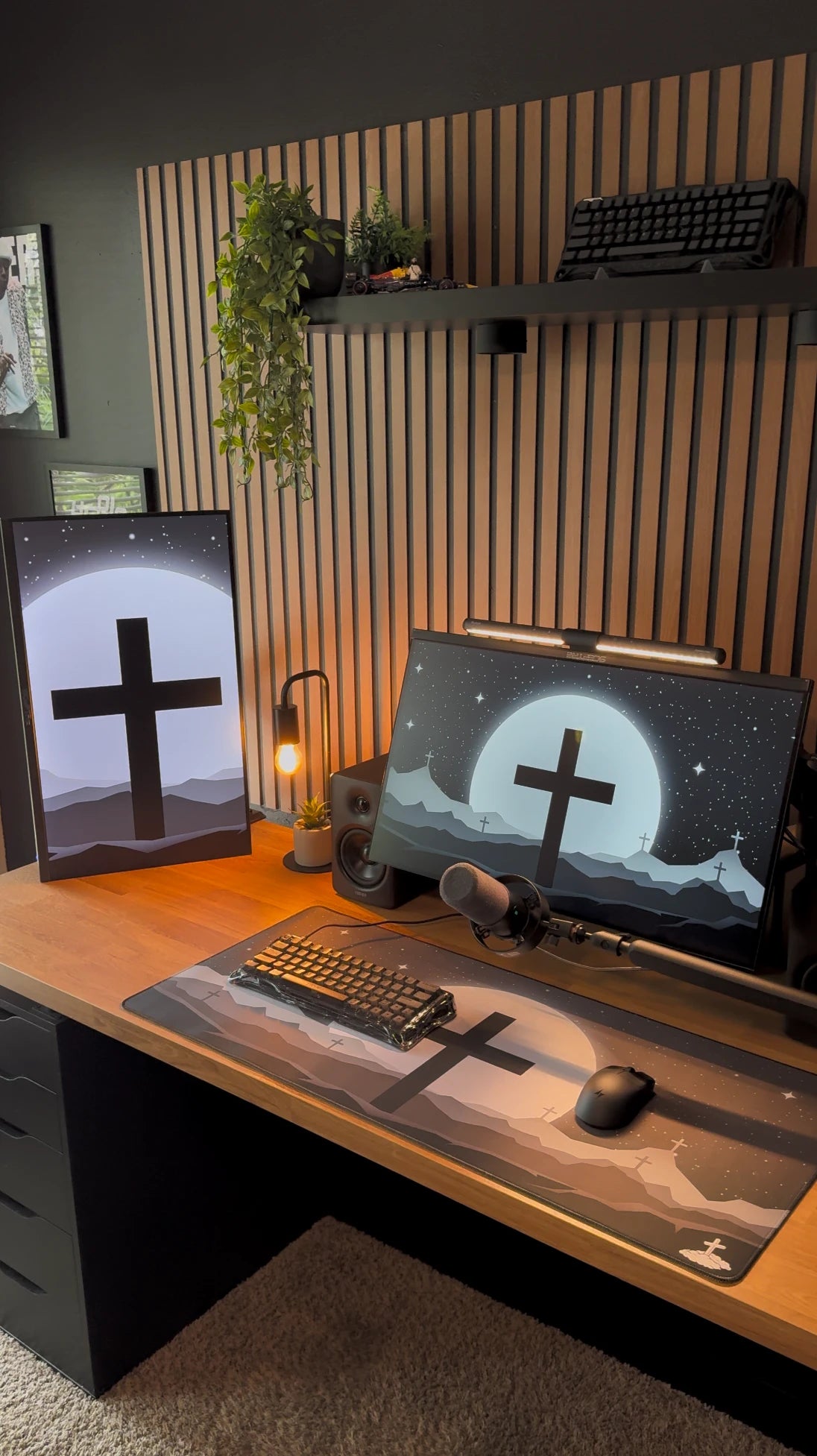 A free mousepad
and wallpaper packs